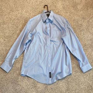 Jos. A. Bank light blue dress shirt. Tailored fit, size 16.5-34. Traveler brand.